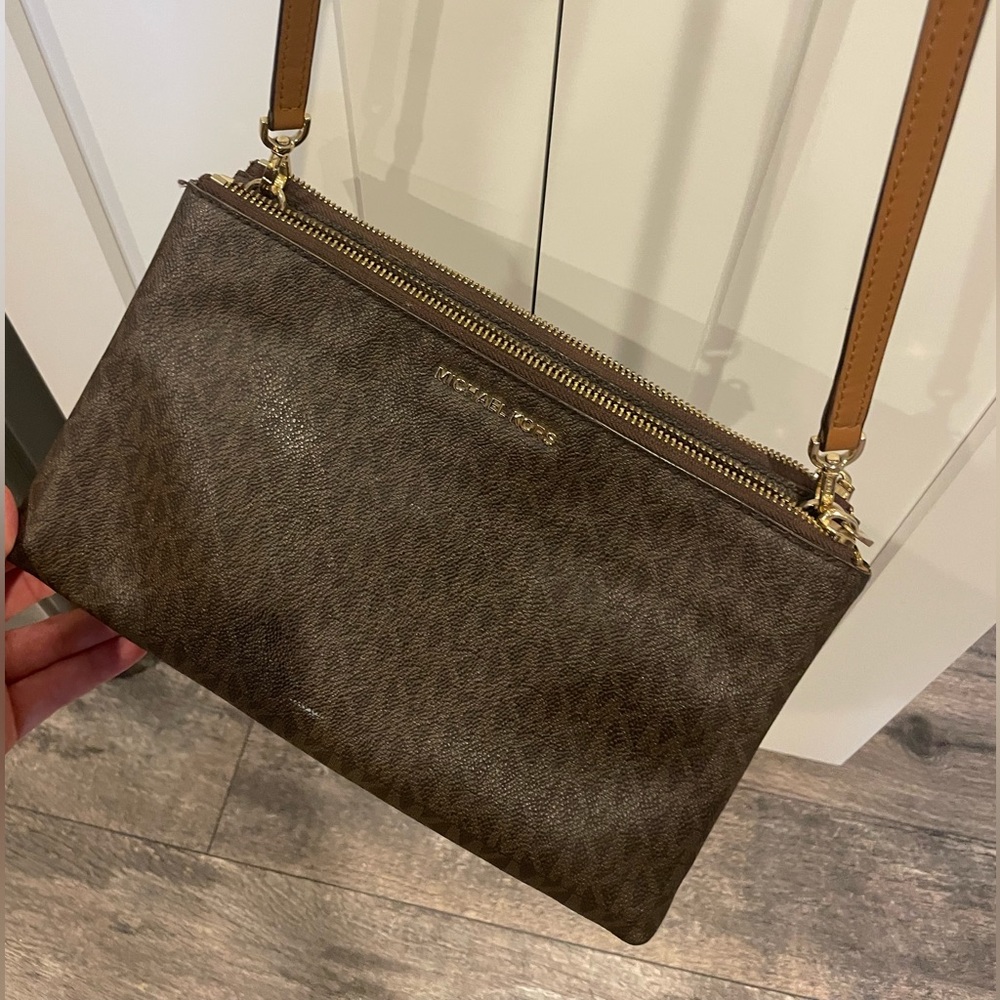 Michael Kors cross body purse